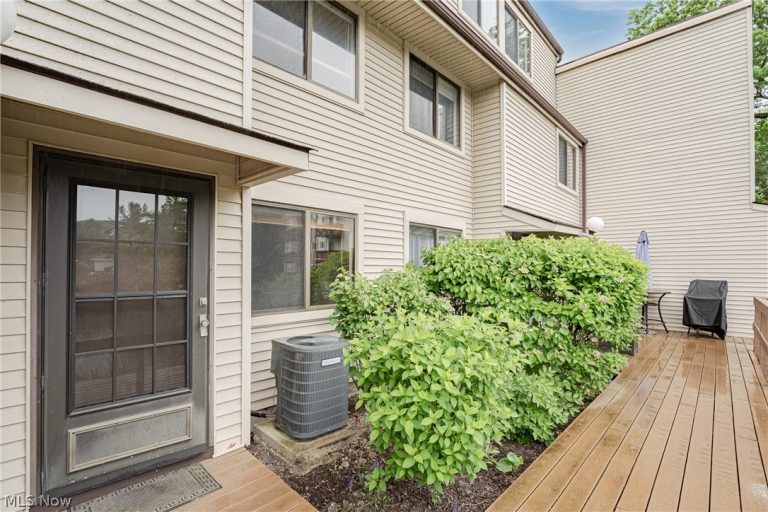 1440 Cedarwood Drive #B, Westlake, OH - Photo 4
