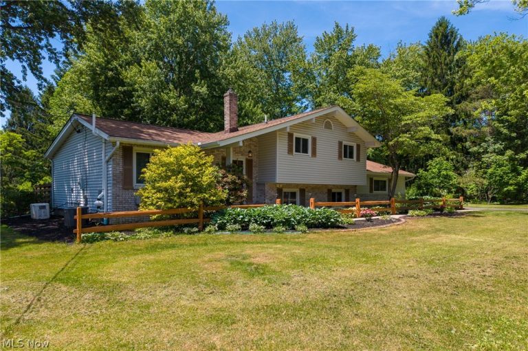 17796 Kingswood Drive, Chagrin Falls, OH - Photo 3