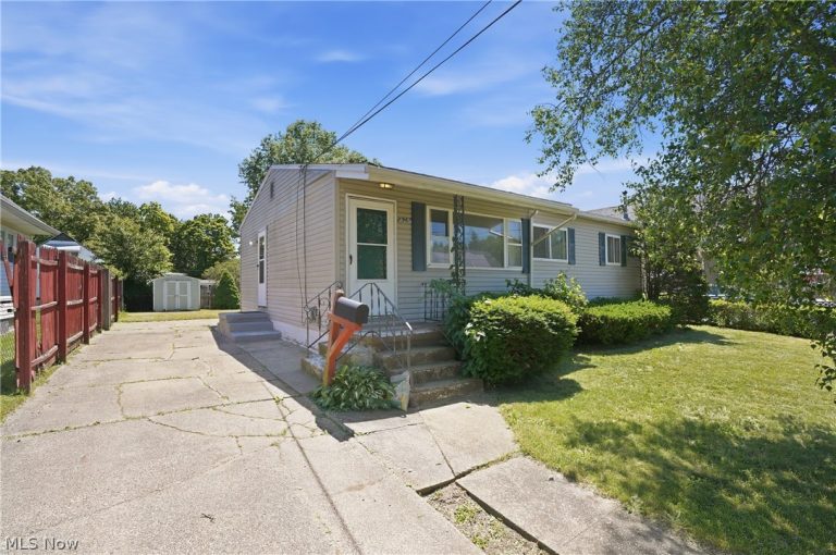 2967 Stockton Avenue, Akron, OH - Photo 2