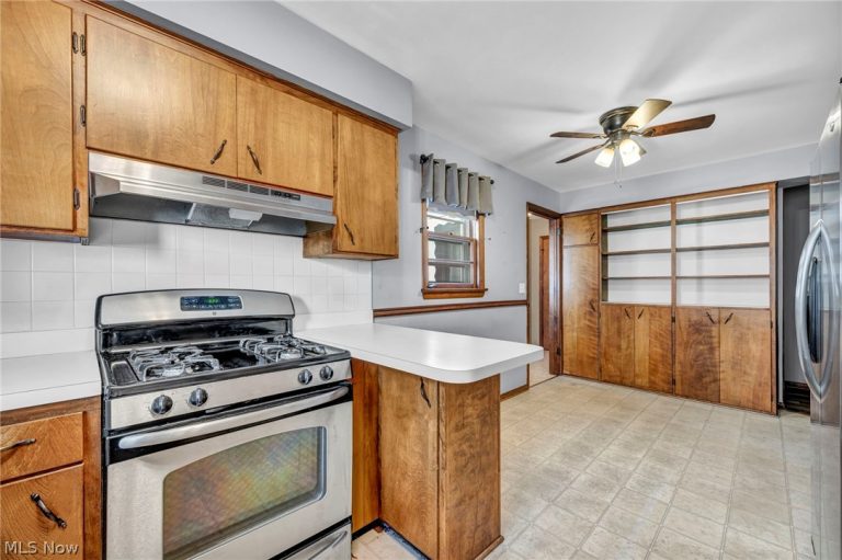 179 Caroline Street, Elyria, OH - Photo 8