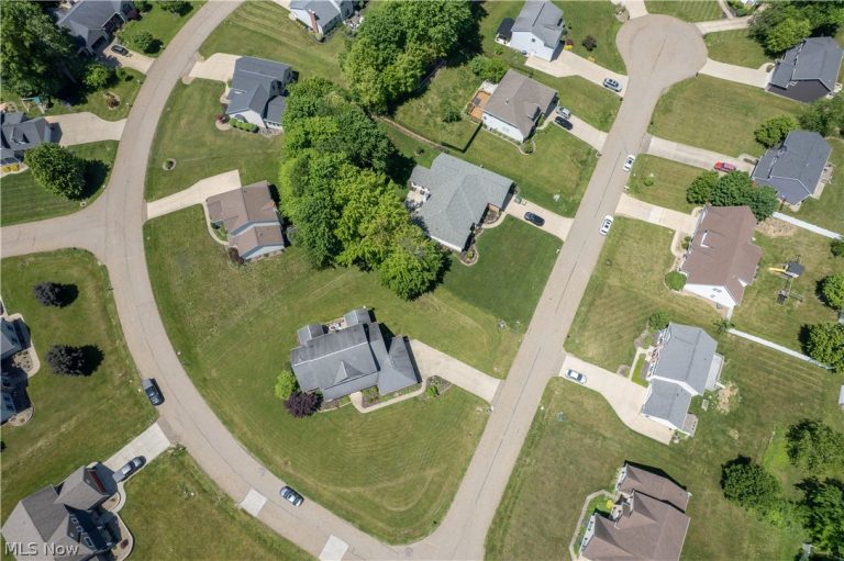 3228 Deborah Court, Uniontown, OH - Photo 3