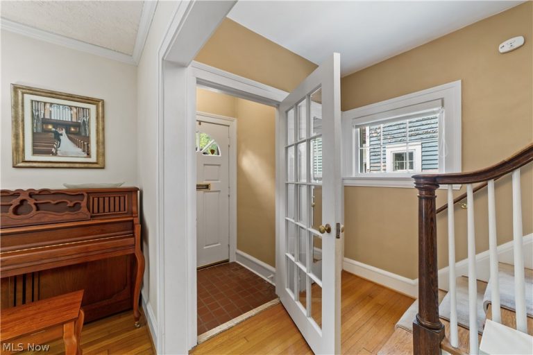 3349 Monmouth Road, Cleveland Heights, OH - Photo 2