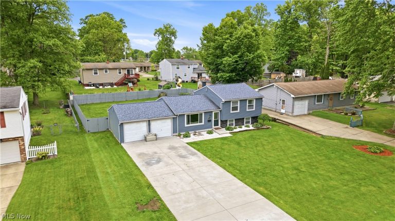 2219 Woodland Trace Street, Austintown, OH - Photo 2