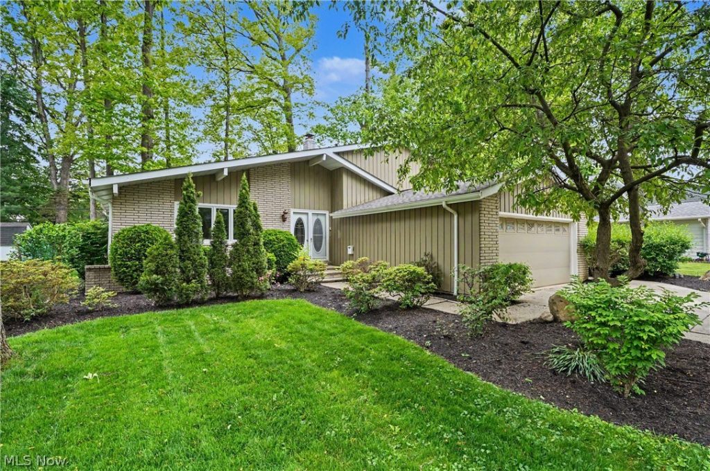 6536 Duneden Avenue, Solon, OH