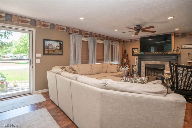 8026 Garnet Avenue, Canton, OH - Photo 4
