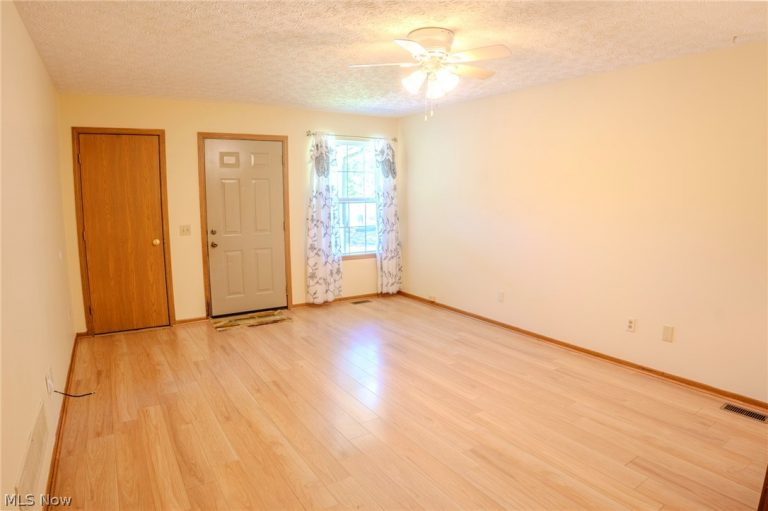 906 Ivor Avenue, Akron, OH - Photo 8