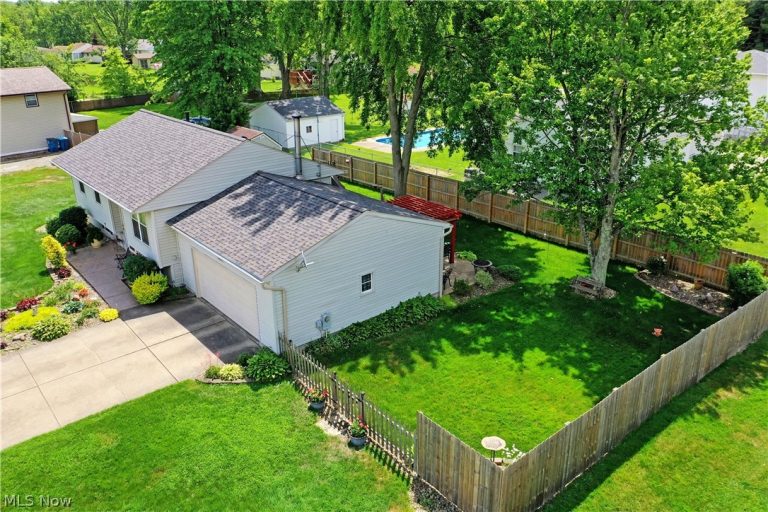 2483 Trentwood Drive, Warren, OH - Photo 6