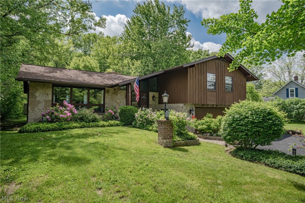 31915 Center Ridge Road, North Ridgeville, OH