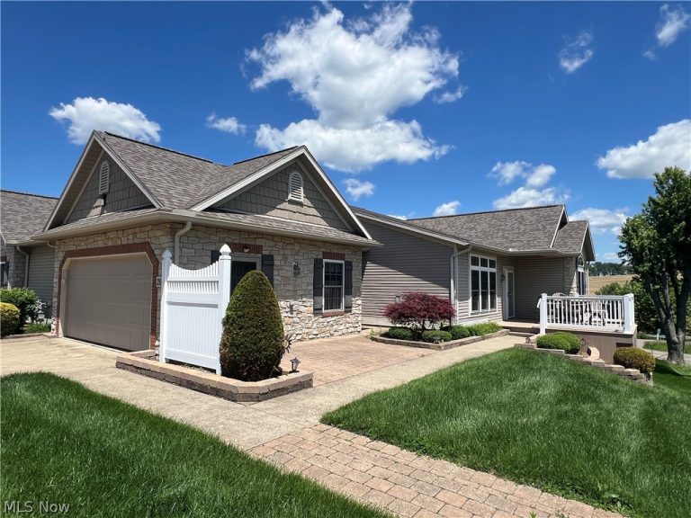 203 Heritage Crossing, Sugarcreek, OH - Photo 2