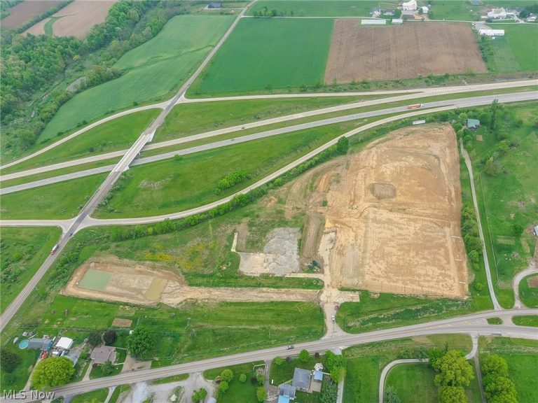 10593 Lincoln Way, Orrville, OH - Photo 2