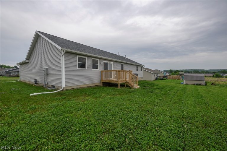10952 Madlyn Street, Bolivar, OH - Photo 3
