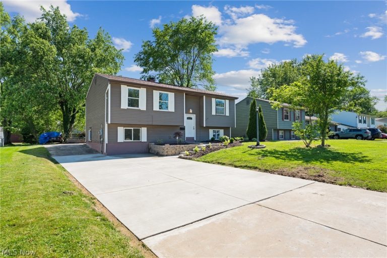 78 Summerberry Lane, Niles, OH - Photo 2