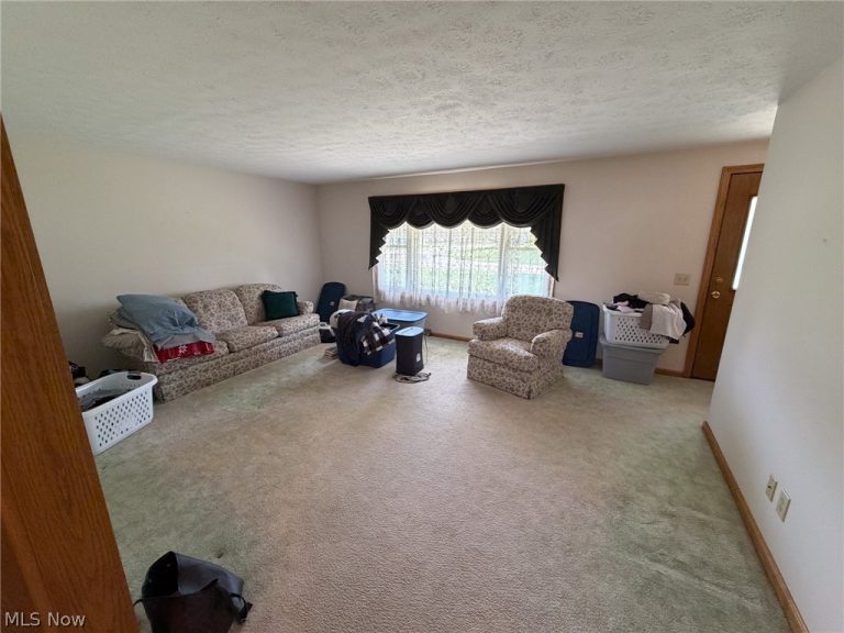 3215 Knollridge Circle, Canton, OH - Photo 6