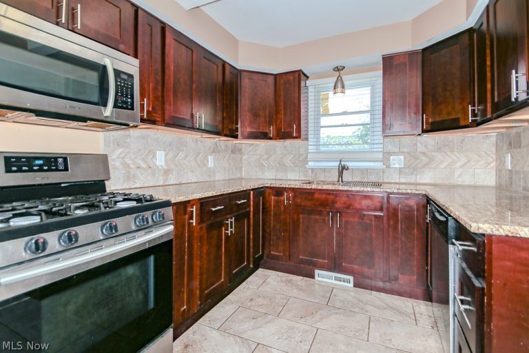 26200 Parklane Drive, Euclid, OH - Photo 5