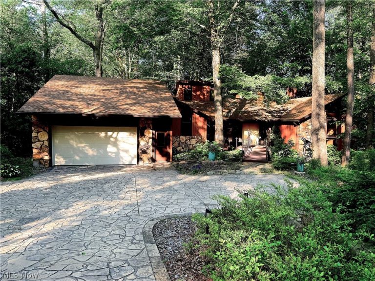 851 Wallwood Drive, Akron, OH, 44321