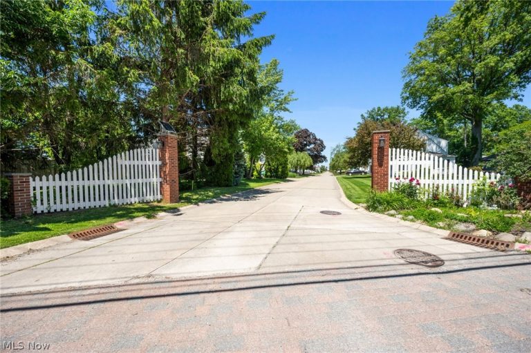 100 Lake Edge Drive, Euclid, OH - Photo 3
