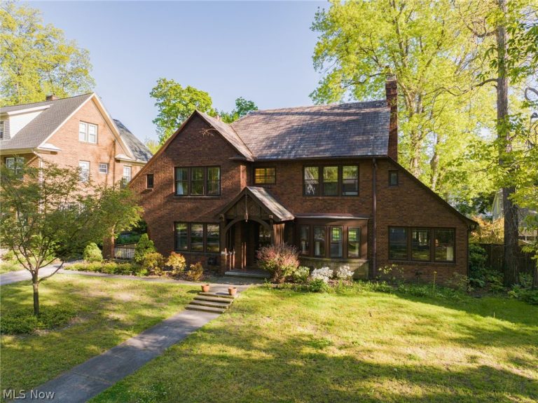 2840 Berkshire Road, Cleveland Heights, OH - Photo 2