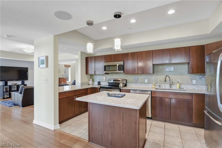 7407 Battery Park Boulevard #H7407, Cleveland, OH - Photo 3