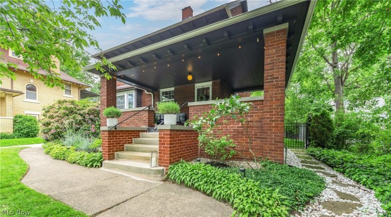 1450 Waterbury Road, Lakewood, OH - Photo 3