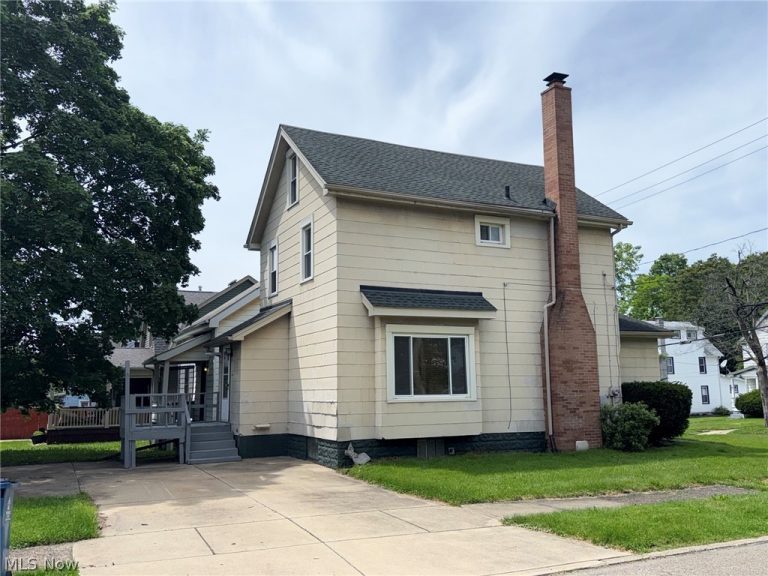 85 Smithsonian Street, Girard, OH - Photo 2