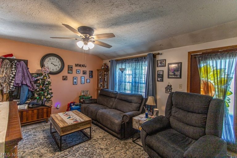 612 High Avenue, Niles, OH - Photo 2
