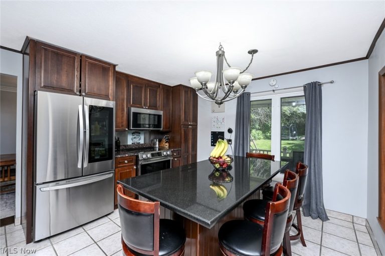 3748 Royalton Road, Brecksville, OH - Photo 8