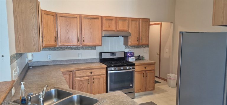 2197 Brittany Boulevard, Brunswick, OH - Photo 8