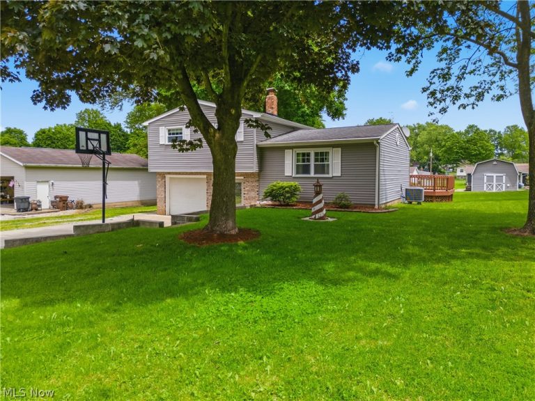 8572 Greenmeadow Avenue, Canal Fulton, OH - Photo 3