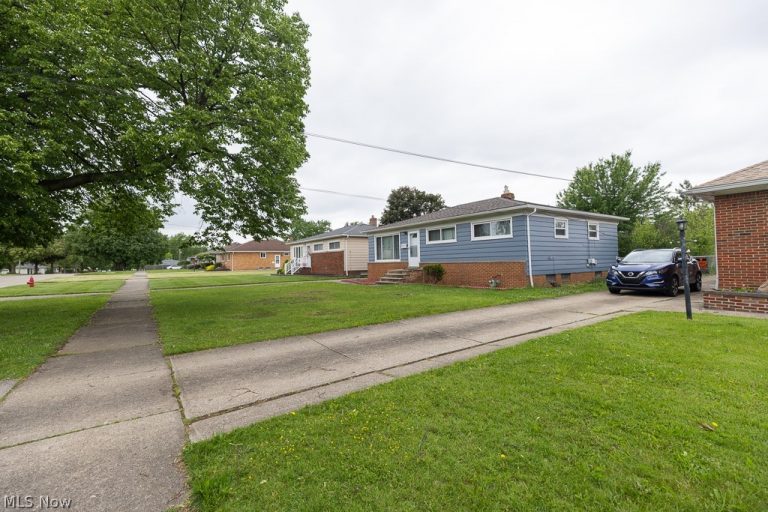 9326 Ackley Road, Parma Heights, OH - Photo 3