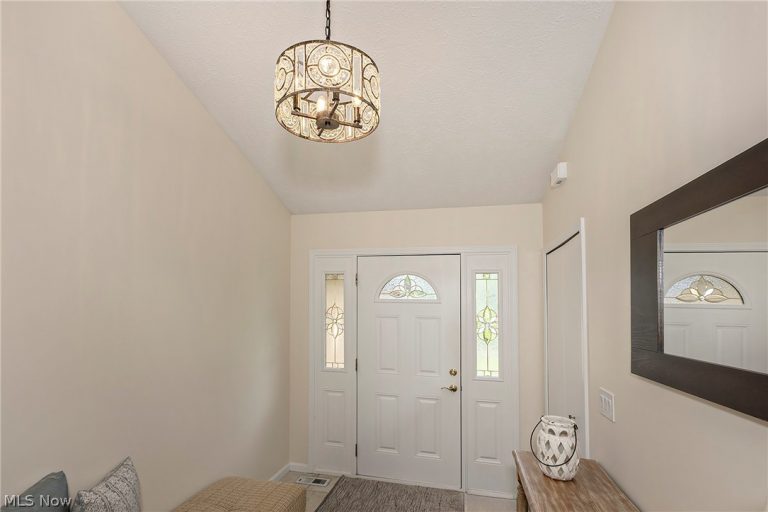 5766 Green Circle, Willoughby, OH - Photo 5