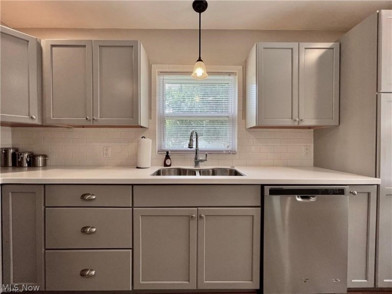 5516 Grand Central Avenue, Vienna, WV - Photo 8