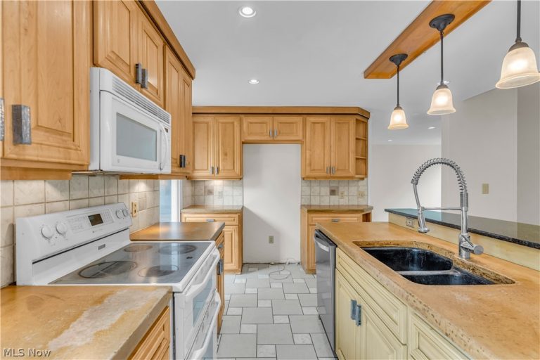 478 Tamiami Trail, Akron, OH - Photo 6