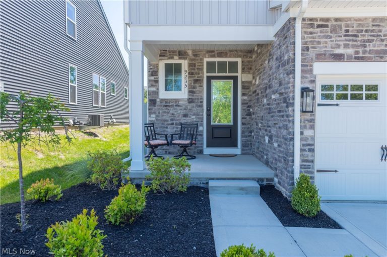 9235 Ledge View Terrace, Broadview Heights, OH - Photo 2