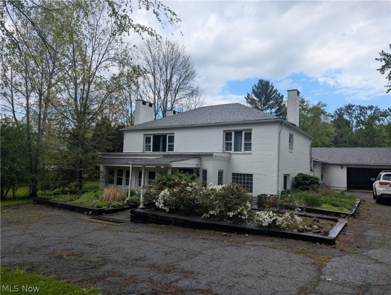 707 Bell Road, Chagrin Falls, OH - Photo 2