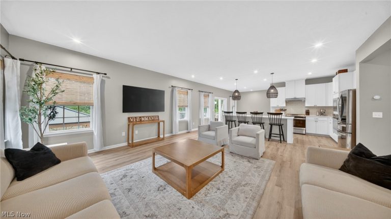 35524 Crystal Creek Court, Grafton, OH - Photo 8