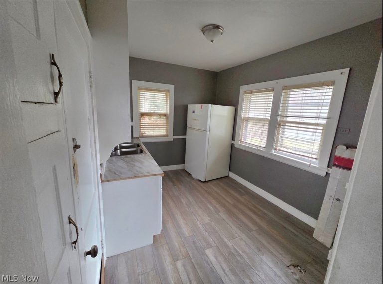 16902 Endora Road, Cleveland, OH - Photo 2