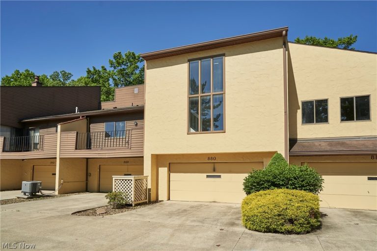880 Hampton Ridge Drive, Akron, OH - Photo 2