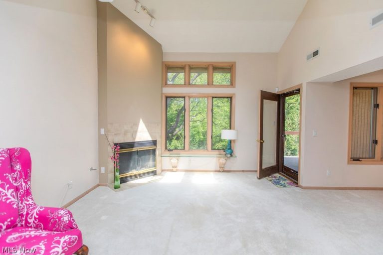 25058 Mill River Road, Olmsted Falls, OH - Photo 6