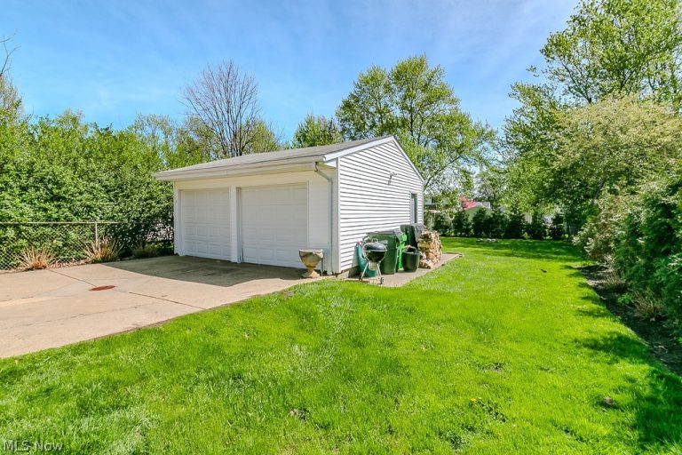 1297 Lander Road, Mayfield Heights, OH - Photo 5