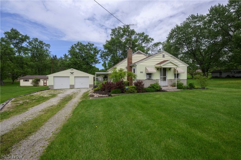 5185 Richville Drive, Navarre, OH - Photo 2