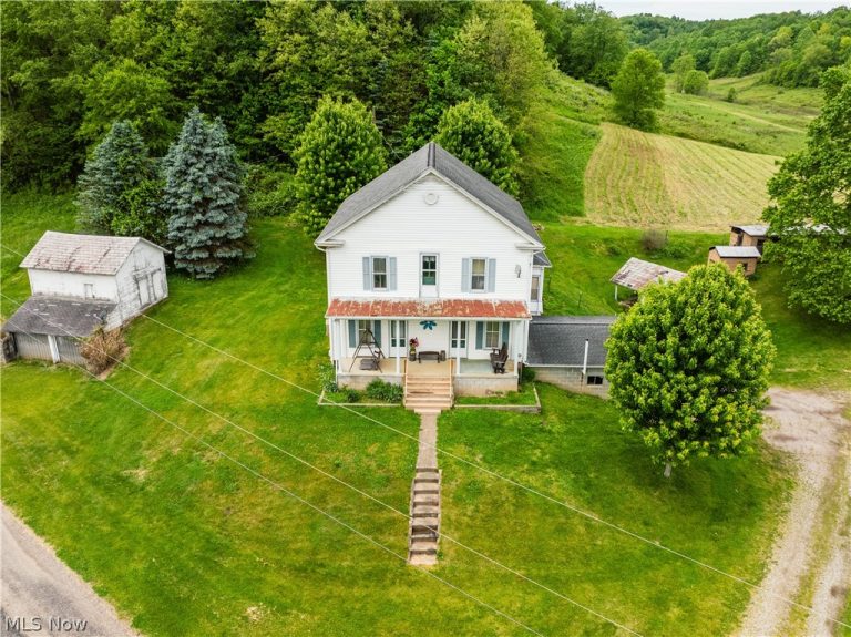 6587 Barkley Road, Uhrichsville, OH - Photo 5