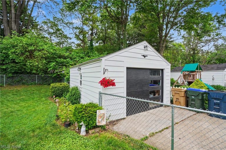 2044 26th Street, Cuyahoga Falls, OH - Photo 4