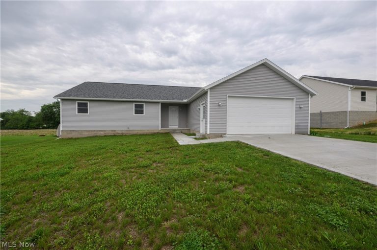 10952 Madlyn Street, Bolivar, OH - Photo 2