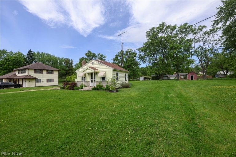 5185 Richville Drive, Navarre, OH - Photo 4