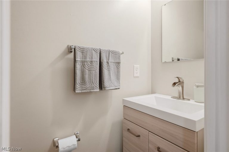8764 Ashton Place Drive, North Ridgeville, OH - Photo 4