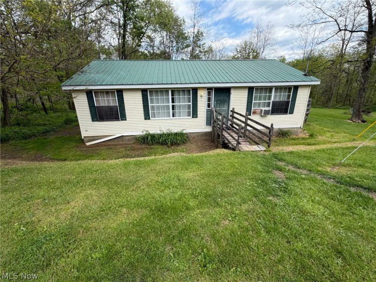 3219 Bay Road, Carrollton, OH - Photo 2