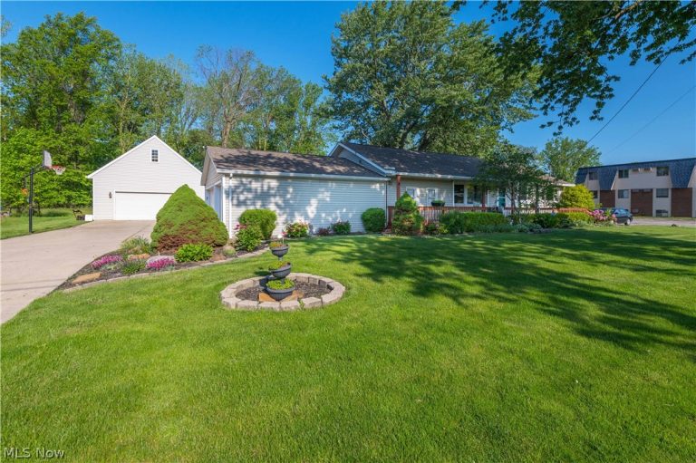 700 Harris Road, Sheffield Lake, OH - Photo 3
