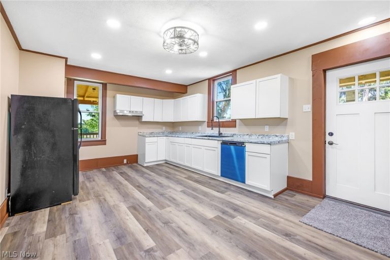 15150 Smith Road, Kensington, OH - Photo 6