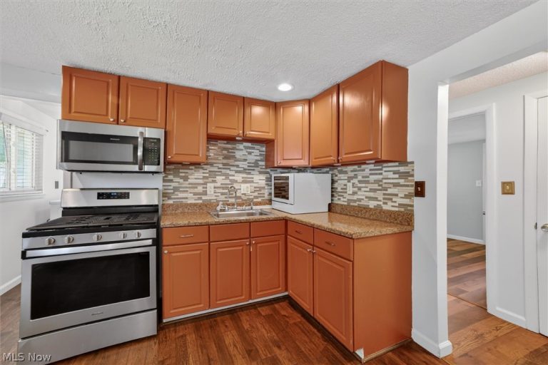 1239 332nd Street, Eastlake, OH - Photo 6