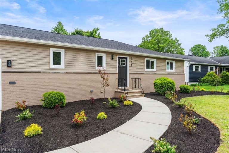 759 Cheriton Drive, Highland Heights, OH - Photo 3